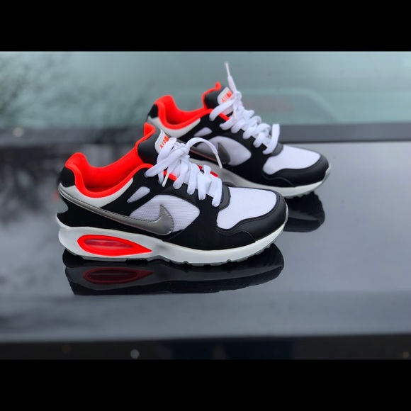 Nike shoes - Picture 1 of 1